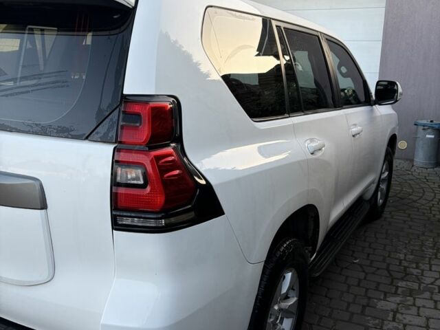 Белый Тойота Ленд Крузер Прадо 150, объемом двигателя 2.8 л и пробегом 98 тыс. км за 35333 $, фото 13 на Automoto.ua