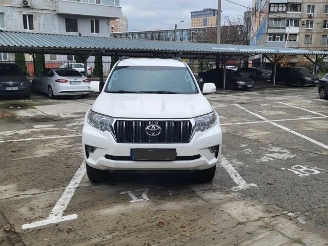 Белый Тойота Ленд Крузер Прадо 150, объемом двигателя 2.7 л и пробегом 152 тыс. км за 30500 $, фото 2 на Automoto.ua