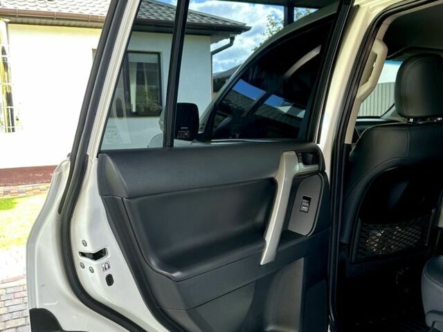 Білий Тойота Ленд Крузер Прадо 150, об'ємом двигуна 2.8 л та пробігом 101 тис. км за 40000 $, фото 13 на Automoto.ua