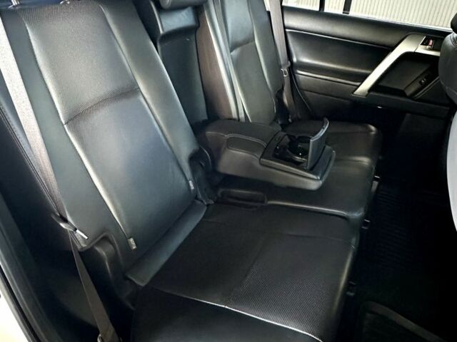 Білий Тойота Ленд Крузер Прадо 150, об'ємом двигуна 2.8 л та пробігом 101 тис. км за 40000 $, фото 18 на Automoto.ua