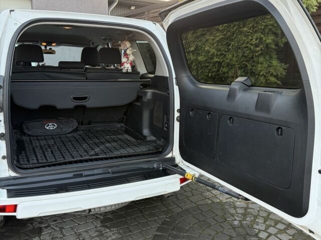 Белый Тойота Ленд Крузер Прадо 150, объемом двигателя 2.8 л и пробегом 98 тыс. км за 35333 $, фото 4 на Automoto.ua