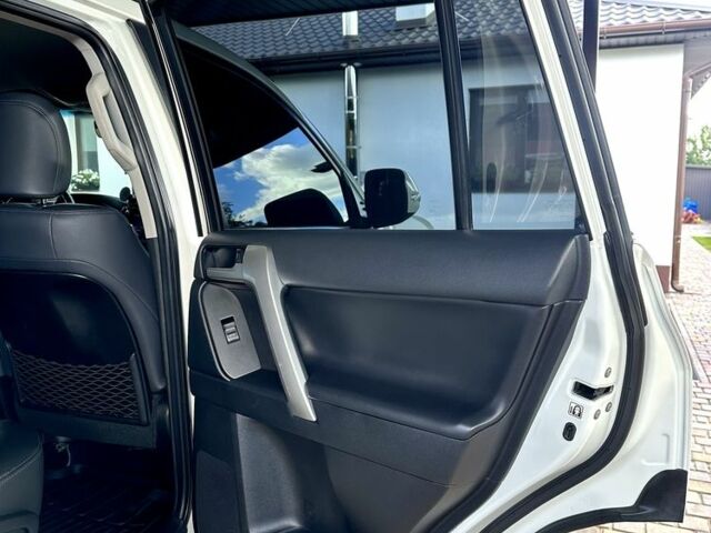 Білий Тойота Ленд Крузер Прадо 150, об'ємом двигуна 2.8 л та пробігом 101 тис. км за 40000 $, фото 17 на Automoto.ua