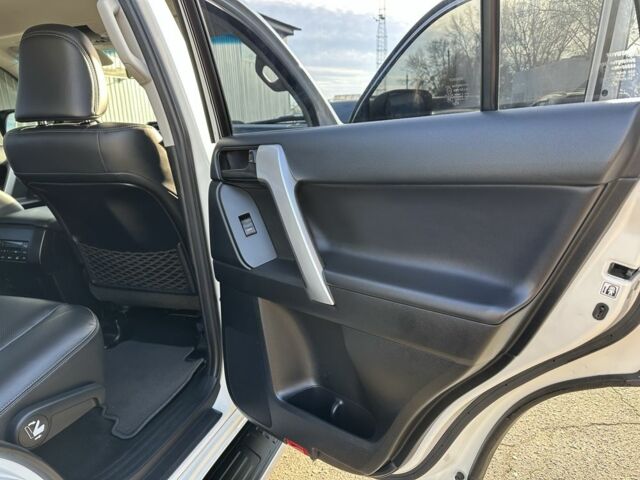 Білий Тойота Ленд Крузер Прадо 150, об'ємом двигуна 4 л та пробігом 132 тис. км за 39900 $, фото 18 на Automoto.ua