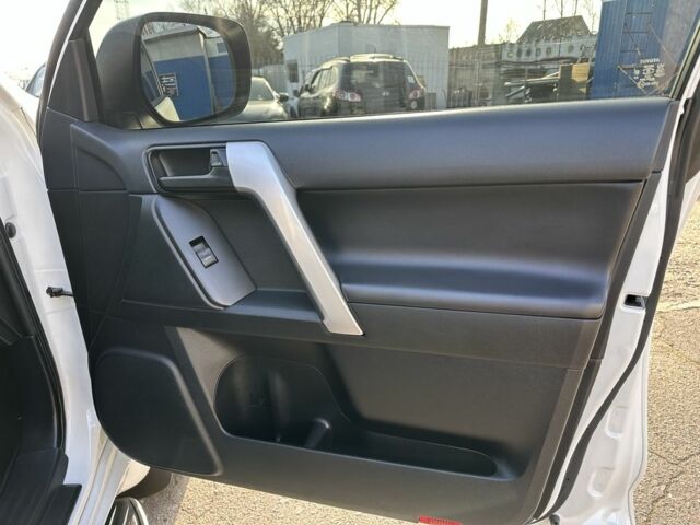 Білий Тойота Ленд Крузер Прадо 150, об'ємом двигуна 4 л та пробігом 132 тис. км за 39900 $, фото 14 на Automoto.ua