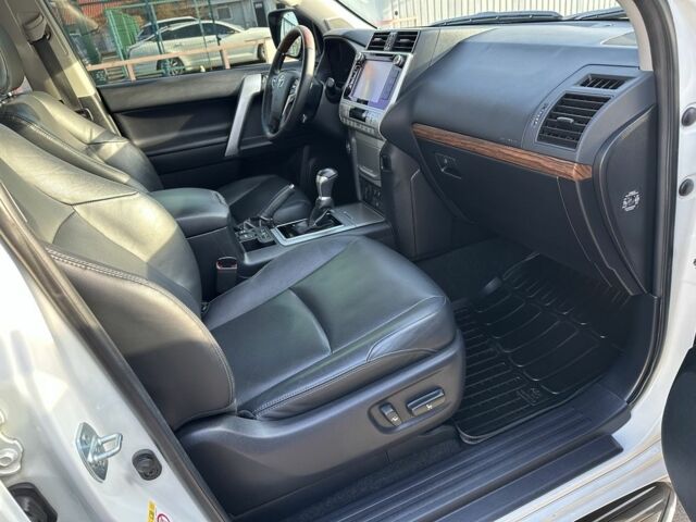 Білий Тойота Ленд Крузер Прадо 150, об'ємом двигуна 4 л та пробігом 132 тис. км за 39900 $, фото 13 на Automoto.ua