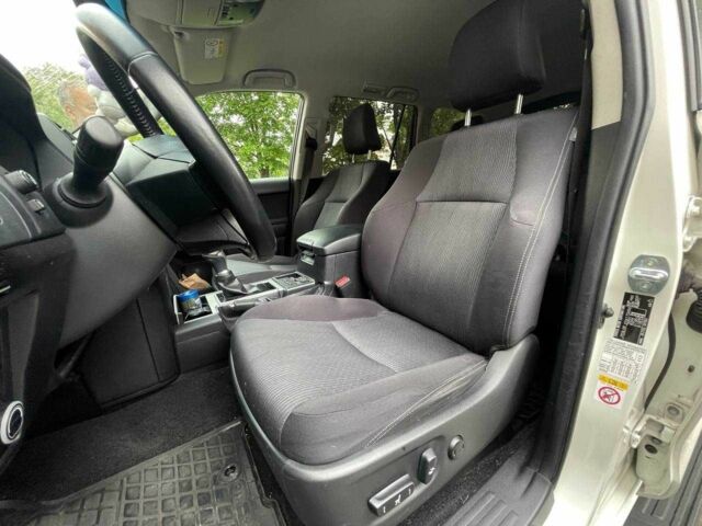 Білий Тойота Ленд Крузер Прадо 150, об'ємом двигуна 0 л та пробігом 80 тис. км за 36500 $, фото 10 на Automoto.ua