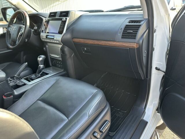 Білий Тойота Ленд Крузер Прадо 150, об'ємом двигуна 4 л та пробігом 132 тис. км за 39900 $, фото 23 на Automoto.ua