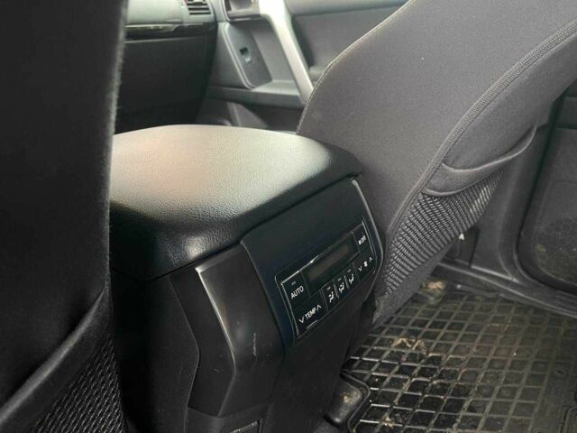 Білий Тойота Ленд Крузер Прадо 150, об'ємом двигуна 0 л та пробігом 80 тис. км за 36500 $, фото 13 на Automoto.ua