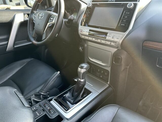 Білий Тойота Ленд Крузер Прадо 150, об'ємом двигуна 4 л та пробігом 132 тис. км за 39900 $, фото 15 на Automoto.ua