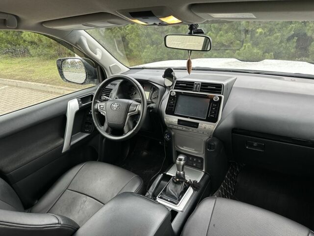 Білий Тойота Ленд Крузер Прадо 150, об'ємом двигуна 4 л та пробігом 70 тис. км за 39999 $, фото 3 на Automoto.ua