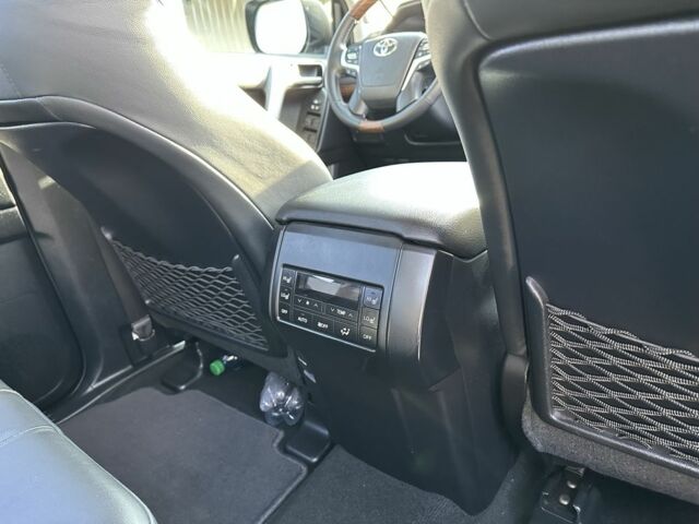 Білий Тойота Ленд Крузер Прадо 150, об'ємом двигуна 4 л та пробігом 132 тис. км за 39900 $, фото 17 на Automoto.ua