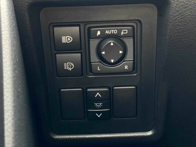 Білий Тойота Ленд Крузер Прадо 150, об'ємом двигуна 4 л та пробігом 130 тис. км за 44490 $, фото 17 на Automoto.ua