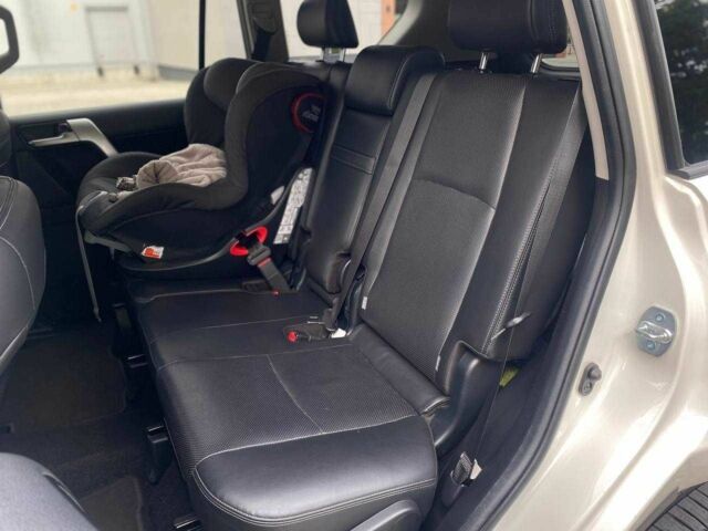 Білий Тойота Ленд Крузер Прадо 150, об'ємом двигуна 4 л та пробігом 130 тис. км за 44490 $, фото 10 на Automoto.ua