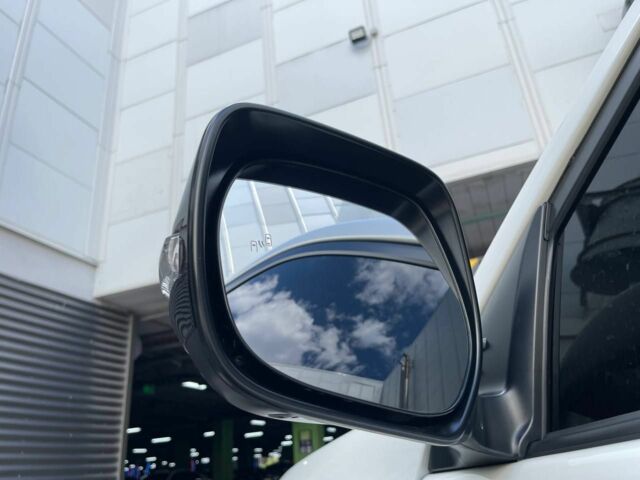 Белый Тойота Ленд Крузер Прадо 150, объемом двигателя 4 л и пробегом 38 тыс. км за 55000 $, фото 12 на Automoto.ua