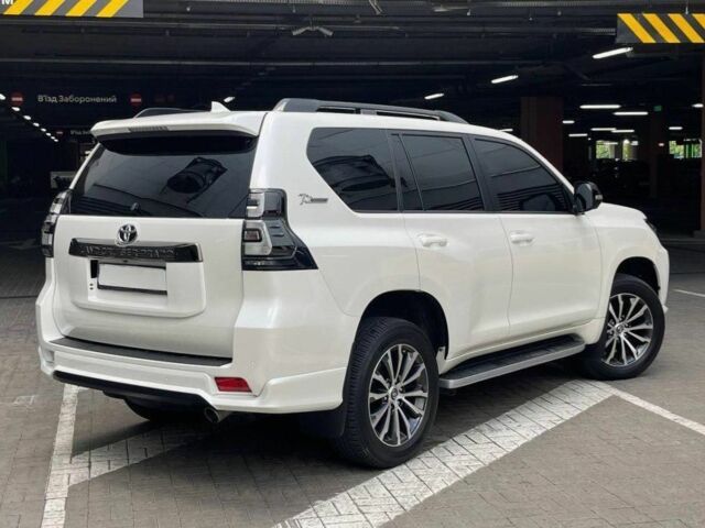Белый Тойота Ленд Крузер Прадо 150, объемом двигателя 4 л и пробегом 38 тыс. км за 55000 $, фото 5 на Automoto.ua