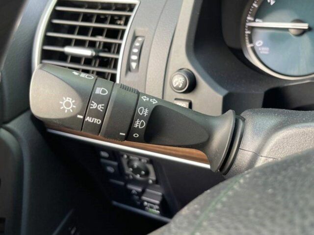 Белый Тойота Ленд Крузер Прадо 150, объемом двигателя 4 л и пробегом 38 тыс. км за 55000 $, фото 15 на Automoto.ua