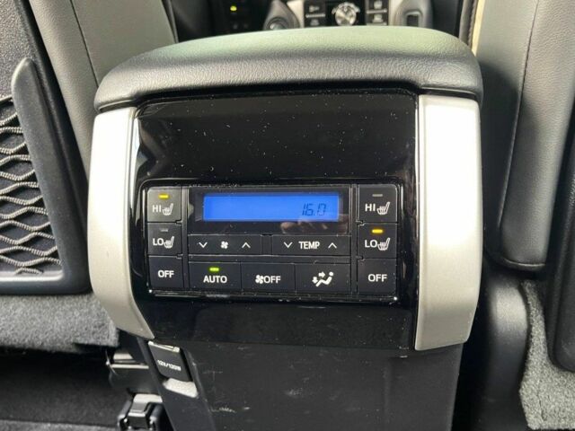 Белый Тойота Ленд Крузер Прадо 150, объемом двигателя 4 л и пробегом 38 тыс. км за 55000 $, фото 21 на Automoto.ua