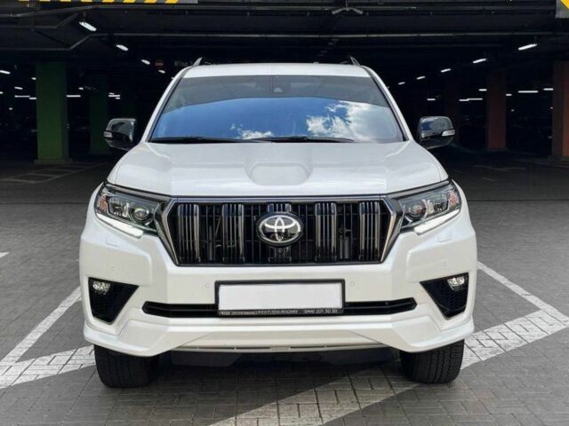 Белый Тойота Ленд Крузер Прадо 150, объемом двигателя 4 л и пробегом 38 тыс. км за 55000 $, фото 1 на Automoto.ua