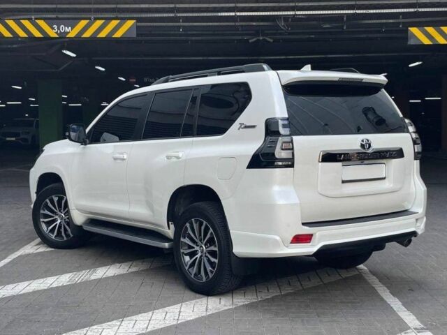 Белый Тойота Ленд Крузер Прадо 150, объемом двигателя 4 л и пробегом 38 тыс. км за 55000 $, фото 3 на Automoto.ua