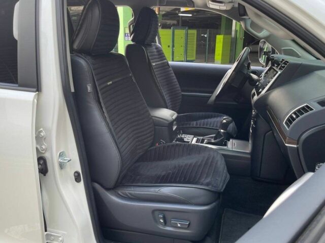 Белый Тойота Ленд Крузер Прадо 150, объемом двигателя 4 л и пробегом 38 тыс. км за 55000 $, фото 9 на Automoto.ua