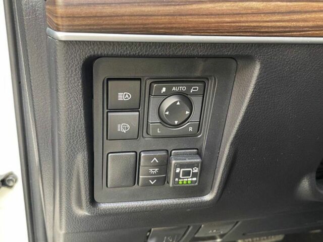 Белый Тойота Ленд Крузер Прадо 150, объемом двигателя 4 л и пробегом 38 тыс. км за 55000 $, фото 14 на Automoto.ua