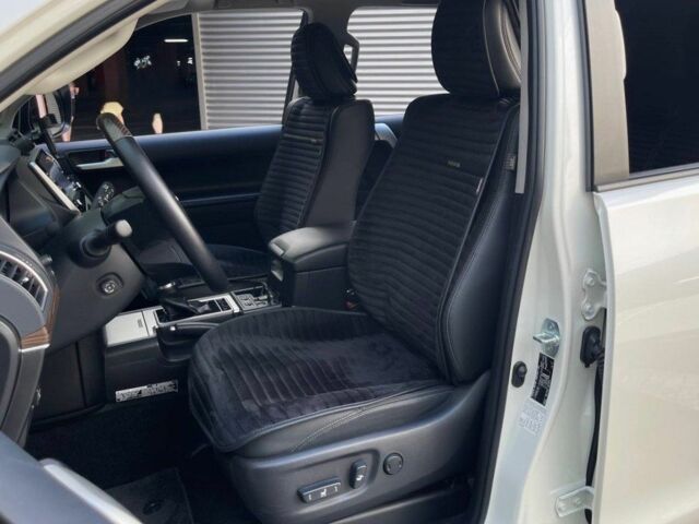 Белый Тойота Ленд Крузер Прадо 150, объемом двигателя 4 л и пробегом 38 тыс. км за 55000 $, фото 6 на Automoto.ua