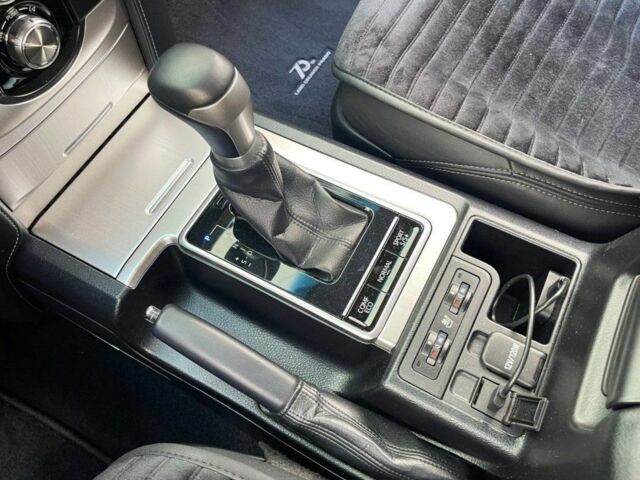 Белый Тойота Ленд Крузер Прадо 150, объемом двигателя 4 л и пробегом 38 тыс. км за 55000 $, фото 20 на Automoto.ua