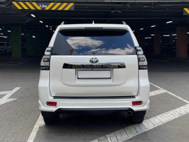 Белый Тойота Ленд Крузер Прадо 150, объемом двигателя 4 л и пробегом 38 тыс. км за 55000 $, фото 4 на Automoto.ua