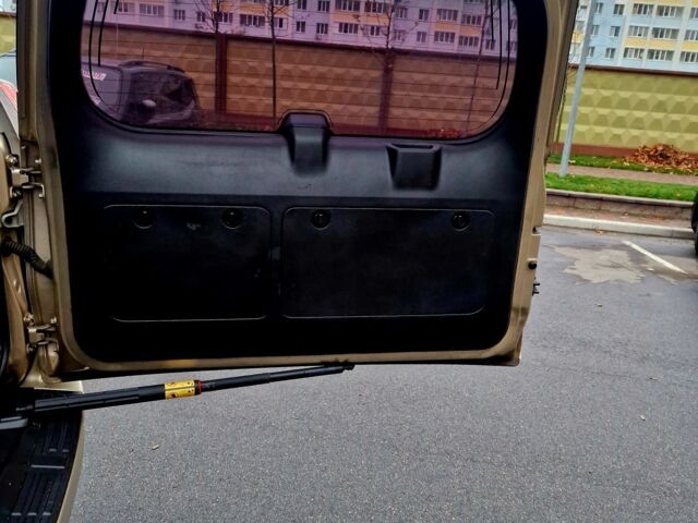 Бежевий Тойота Ленд Крузер Прадо 150, об'ємом двигуна 3 л та пробігом 459 тис. км за 21600 $, фото 8 на Automoto.ua