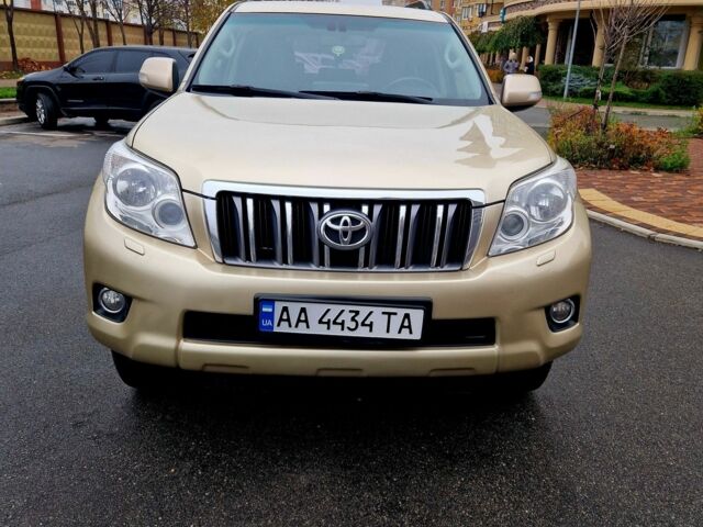 Бежевий Тойота Ленд Крузер Прадо 150, об'ємом двигуна 3 л та пробігом 459 тис. км за 21600 $, фото 1 на Automoto.ua
