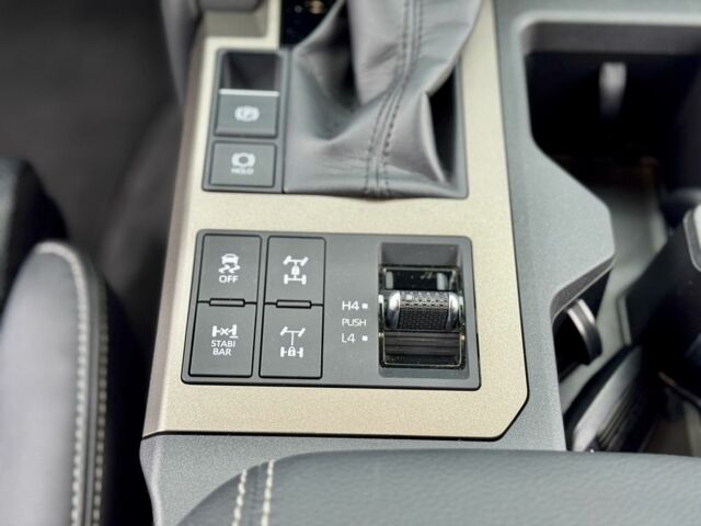 Бежевый Тойота Ленд Крузер Прадо 150, объемом двигателя 2.8 л и пробегом 15 тыс. км за 67900 $, фото 17 на Automoto.ua