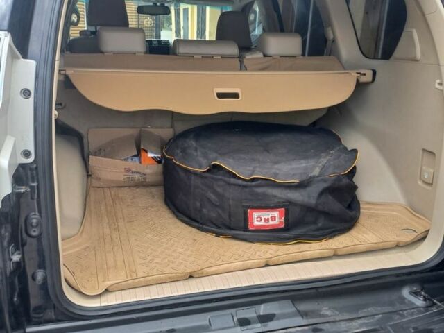 Черный Тойота Ленд Крузер Прадо 150, объемом двигателя 4 л и пробегом 260 тыс. км за 27000 $, фото 3 на Automoto.ua