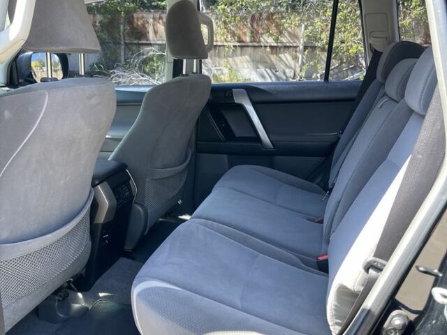 Черный Тойота Ленд Крузер Прадо 150, объемом двигателя 3 л и пробегом 130 тыс. км за 24900 $, фото 13 на Automoto.ua