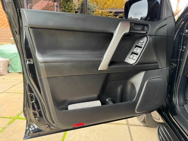 Черный Тойота Ленд Крузер Прадо 150, объемом двигателя 3 л и пробегом 132 тыс. км за 35900 $, фото 10 на Automoto.ua