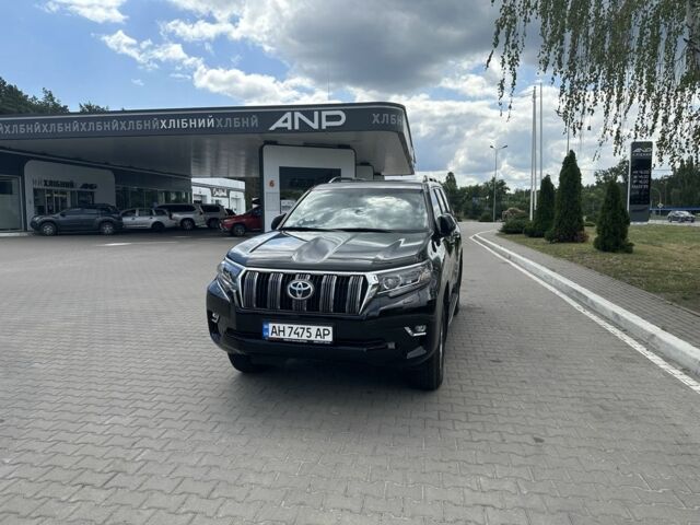 Чорний Тойота Ленд Крузер Прадо 150, об'ємом двигуна 4 л та пробігом 33 тис. км за 43500 $, фото 1 на Automoto.ua
