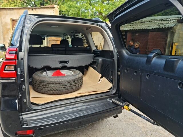 Чорний Тойота Ленд Крузер Прадо 150, об'ємом двигуна 4 л та пробігом 93 тис. км за 37500 $, фото 7 на Automoto.ua