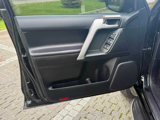 Черный Тойота Ленд Крузер Прадо 150, объемом двигателя 2.8 л и пробегом 200 тыс. км за 42000 $, фото 13 на Automoto.ua