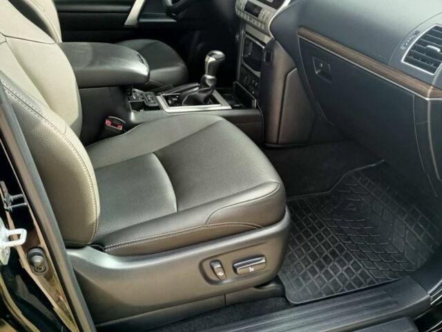 Чорний Тойота Ленд Крузер Прадо 150, об'ємом двигуна 4 л та пробігом 33 тис. км за 43500 $, фото 7 на Automoto.ua