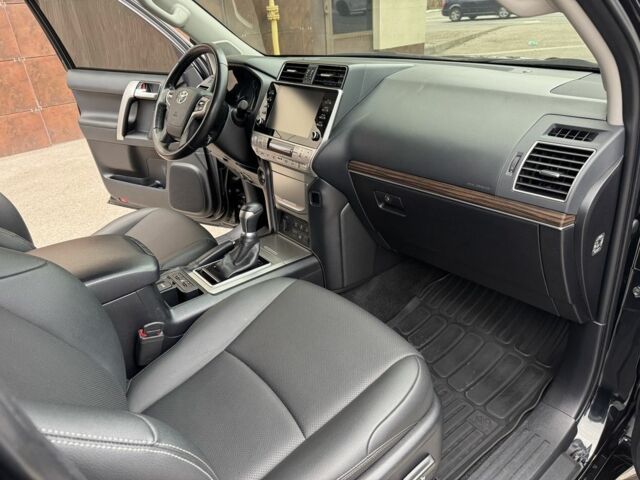 Черный Тойота Ленд Крузер Прадо 150, объемом двигателя 4 л и пробегом 62 тыс. км за 46000 $, фото 13 на Automoto.ua