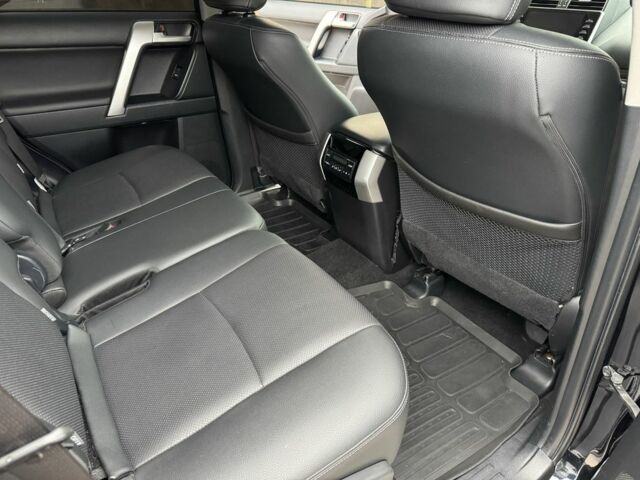 Черный Тойота Ленд Крузер Прадо 150, объемом двигателя 4 л и пробегом 62 тыс. км за 46000 $, фото 12 на Automoto.ua