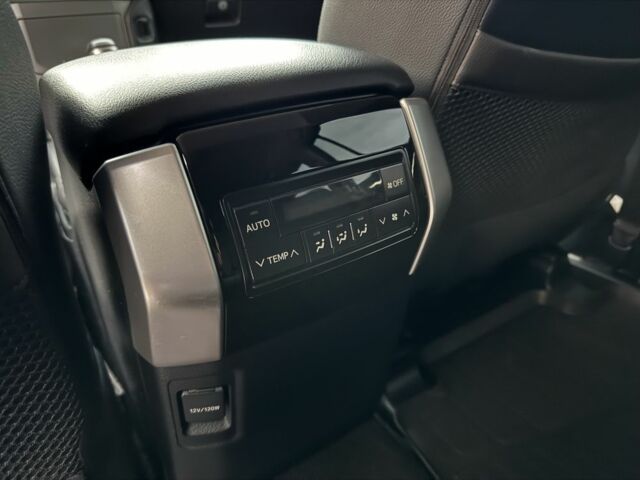 Черный Тойота Ленд Крузер Прадо 150, объемом двигателя 4 л и пробегом 62 тыс. км за 46000 $, фото 11 на Automoto.ua