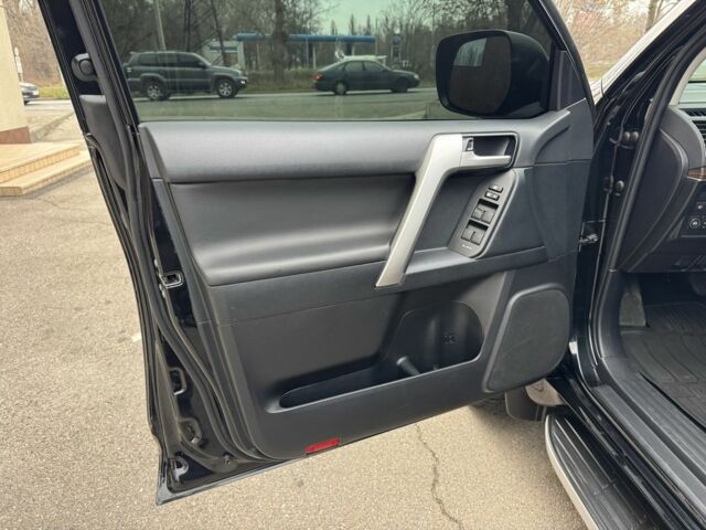 Черный Тойота Ленд Крузер Прадо 150, объемом двигателя 4 л и пробегом 62 тыс. км за 46000 $, фото 18 на Automoto.ua