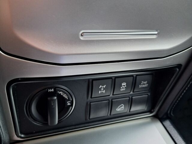 Черный Тойота Ленд Крузер Прадо 150, объемом двигателя 4 л и пробегом 135 тыс. км за 44250 $, фото 17 на Automoto.ua