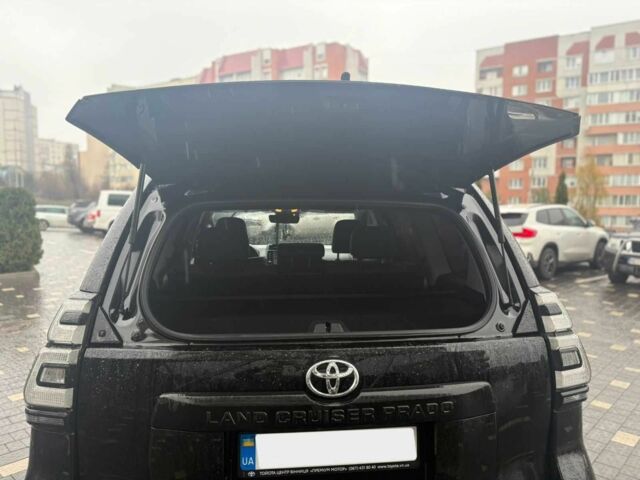 Черный Тойота Ленд Крузер Прадо 150, объемом двигателя 2.8 л и пробегом 70 тыс. км за 53490 $, фото 21 на Automoto.ua