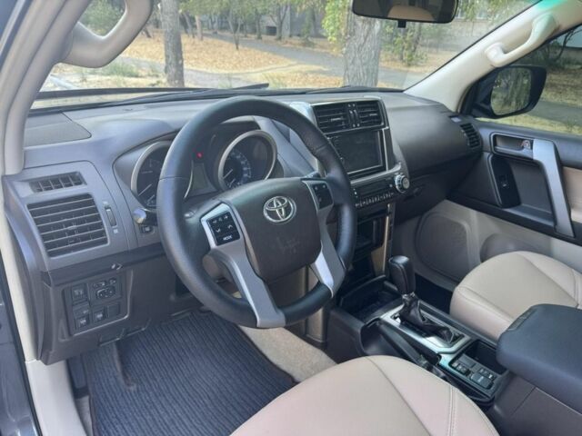 Серый Тойота Ленд Крузер Прадо 150, объемом двигателя 2.7 л и пробегом 255 тыс. км за 21900 $, фото 2 на Automoto.ua