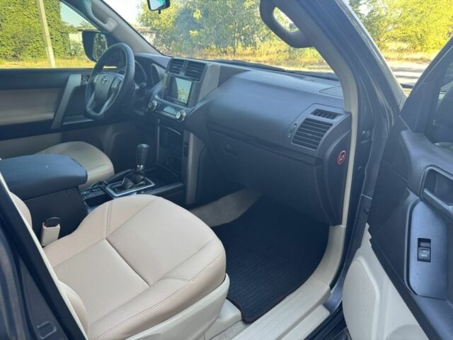 Серый Тойота Ленд Крузер Прадо 150, объемом двигателя 2.7 л и пробегом 255 тыс. км за 21900 $, фото 4 на Automoto.ua