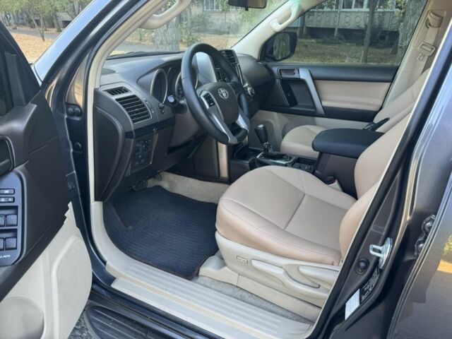 Серый Тойота Ленд Крузер Прадо 150, объемом двигателя 2.7 л и пробегом 255 тыс. км за 21900 $, фото 3 на Automoto.ua