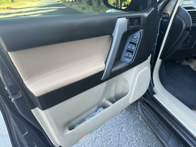 Серый Тойота Ленд Крузер Прадо 150, объемом двигателя 2.7 л и пробегом 255 тыс. км за 21900 $, фото 6 на Automoto.ua