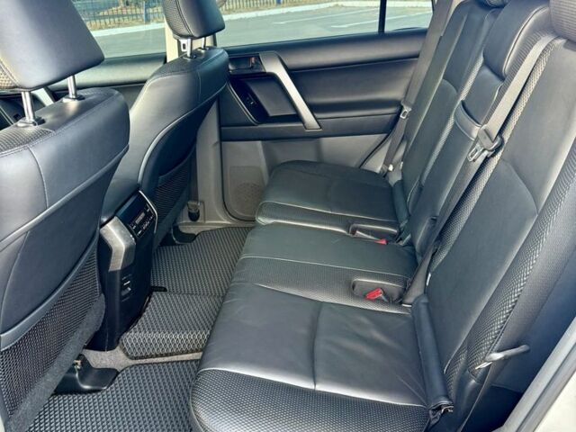 Серый Тойота Ленд Крузер Прадо 150, объемом двигателя 4 л и пробегом 173 тыс. км за 27000 $, фото 15 на Automoto.ua