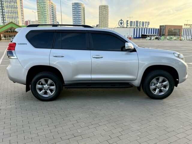 Серый Тойота Ленд Крузер Прадо 150, объемом двигателя 4 л и пробегом 173 тыс. км за 27000 $, фото 5 на Automoto.ua